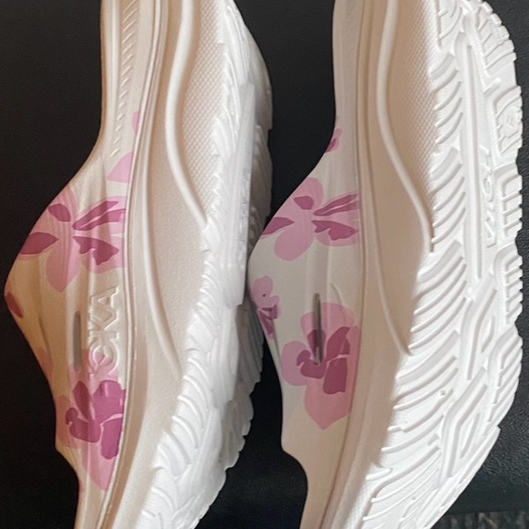 New, HOKA Pink Floral Slide Sandals - Picture 3 of 7